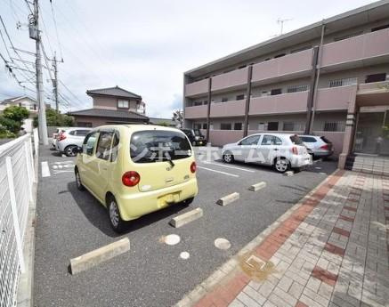 ブラウニーココのその他|駐車場があるので、車を買う予定の方も安心です