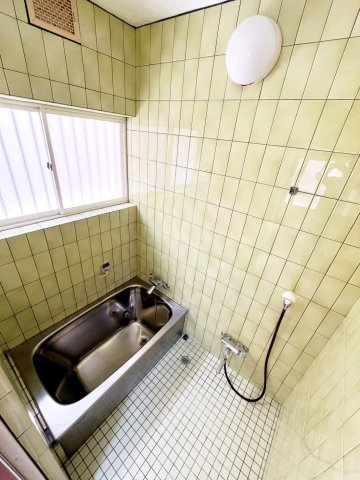 和歌山市榎原　中古戸建の浴室