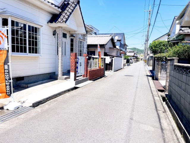 和歌山市榎原　中古戸建の前面道路含む現地写真