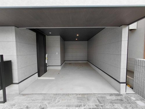 西宮市今津久寿川町　新築戸建の駐車場