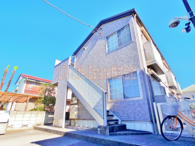 東村山市萩山町１丁目のアパートのエントランス