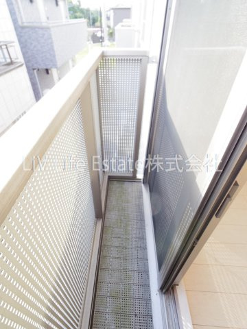 東村山市萩山町１丁目のアパートのバルコニー
