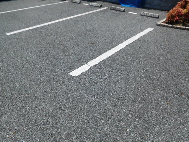 パインハイツ　Ａ棟の駐車場