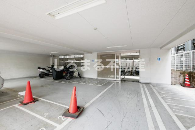 エスリードコート難波ウエストの駐車場