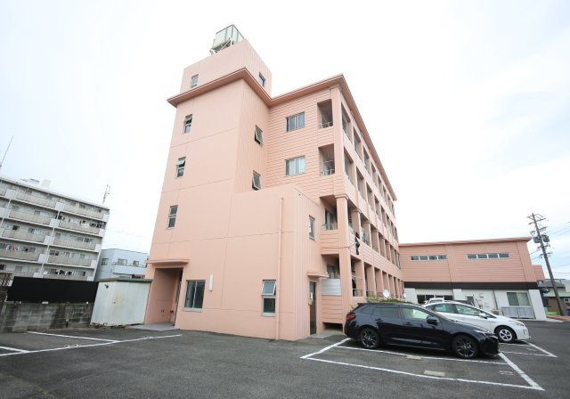 スターヒルズマルサンの駐車場