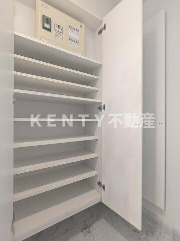 【玄関】 | エムジー目黒駅前 | 収納もある玄関です