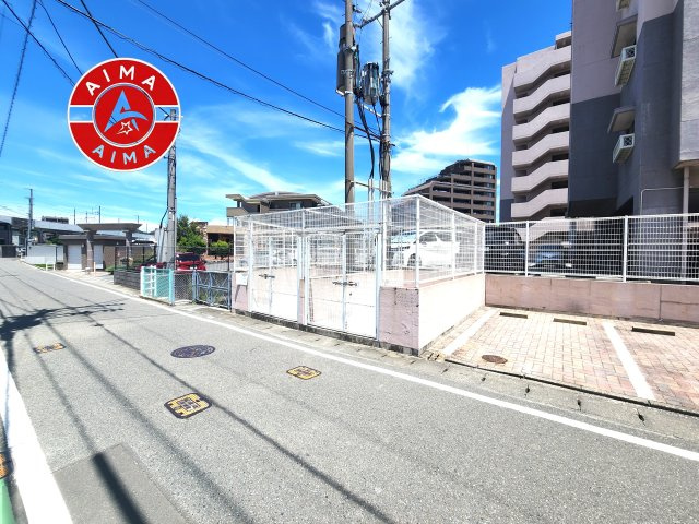 JGMグランドマンション・シュリアン土井のその他共用部分|敷地内には、ゴミ出しが可能な専用ゴミ置き場を完備。