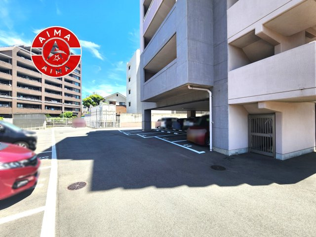JGMグランドマンション・シュリアン土井の駐車場|敷地内の駐車場です。