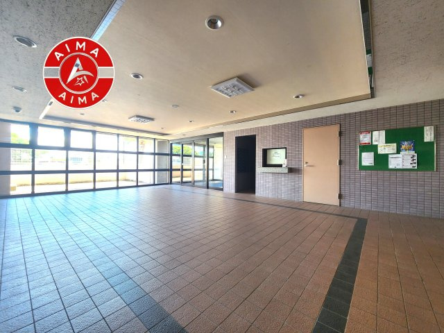 JGMグランドマンション・シュリアン土井のロビー|温かみのあるエントランスロビーです。