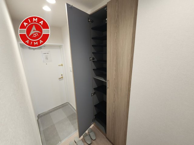 JGMグランドマンション・シュリアン土井の収納|家族全員の靴をすっきりと片付けられるため、生活感の出やすい玄関をいつでも綺麗な状態に保てます。