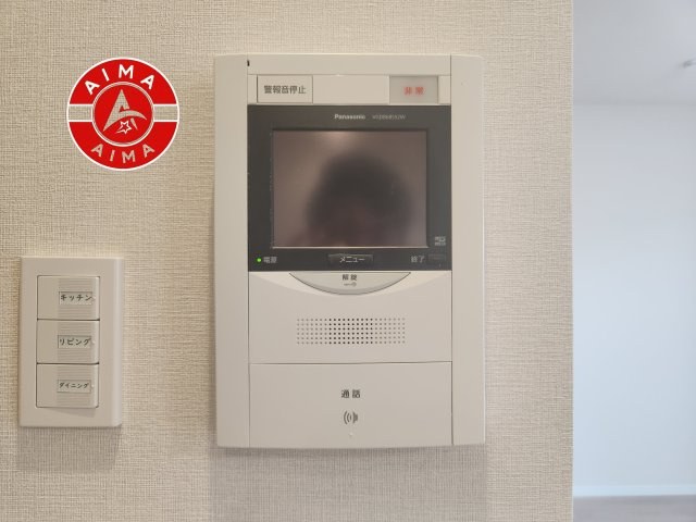 JGMグランドマンション・シュリアン土井のセキュリティ|玄関を開ける前に、室内のモニターで来訪者の顔と姿をしっかりと確認できるTVモニター付きインターホンを完備。