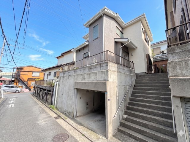 戸塚区戸塚町　中古戸建て　第2の外観|◆一戸建てを中心とした街並みが整然と続き、周辺は高い建物が建っていないので、緑の多い閑静な趣を感じる環境です。街並みや周辺環境も重要なポイントです！！