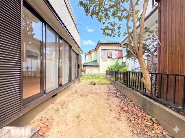 戸塚区戸塚町　中古戸建て　第2の庭|◆お手入れのしやすいちょうどよいサイズ感のお庭付き。植栽や家庭菜園等多目的にご利用いただけるプライベート空間。

