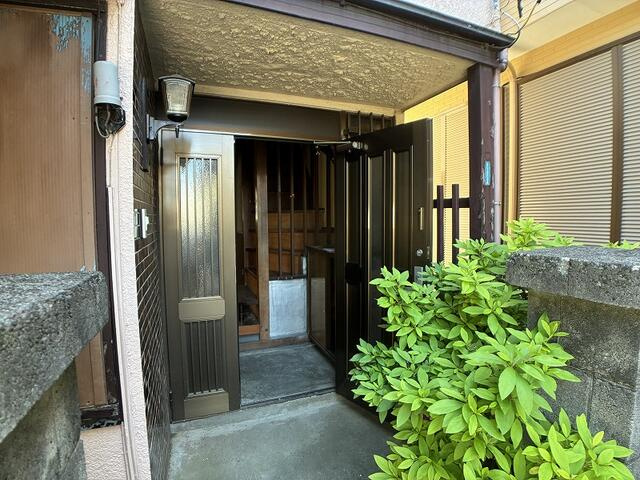 松戸市西馬橋３丁目戸建のエントランス