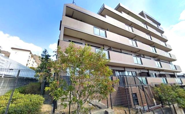 ヴェルビュ六甲山手の外観|徒歩2分【鶴甲南】バス停から阪急【六甲】にアクセス