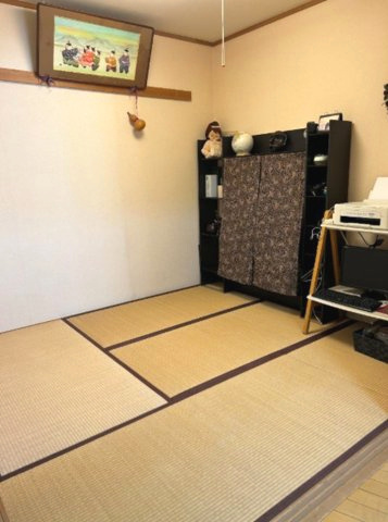 ヴェルビュ六甲山手の和室|あるとやっぱり嬉しい和室。イグサの香りに癒されます。押入れが付いた4.5畳

