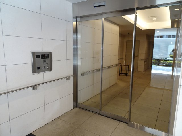 アトラス新宿左門町のエントランス