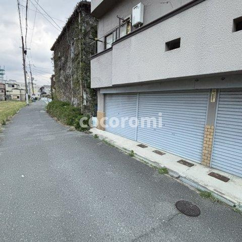 須山町車庫付き平屋の駐車場