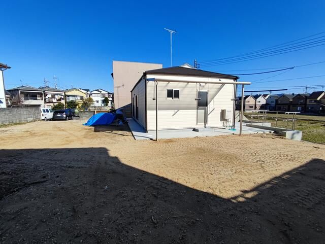 須山町車庫付き平屋