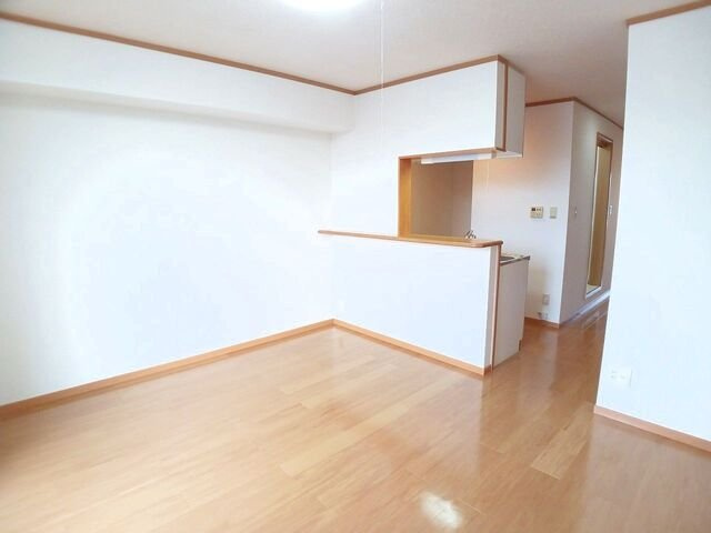 フィオーレ長行東二番館の居間・リビング