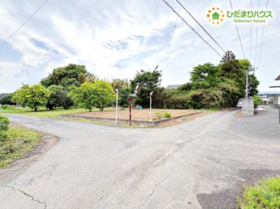 熊谷市相上　中古一戸建ての前面道路含む現地写真