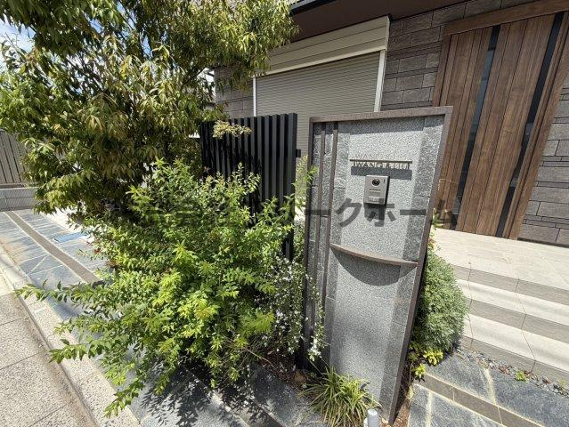 三鷹市井の頭５丁目の一戸建てのエントランス
