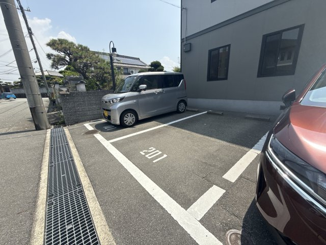 フレグランスアガの駐車場
