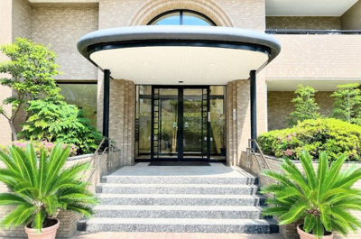 【エントランス】 | シティクレスト東寺尾壱番館 | ◆管理体制良好なマンションです。清潔感のあるエントランスに開放感のある住環境。