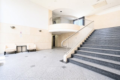 【エントランス】 | シティクレスト東寺尾壱番館 | ◆住宅ローンのご相談や周辺環境のご案内も含め、ローンに詳しい、地元に詳しいスタッフがお出迎えさせていただきます。お気軽にご相談ください。