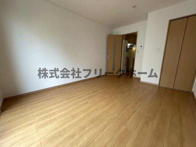 武蔵野市西久保３丁目のアパートの居間・リビング