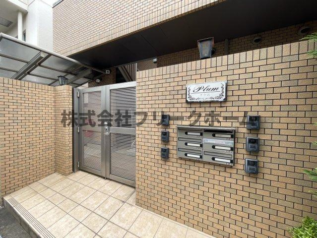 武蔵野市西久保３丁目のアパートのエントランス