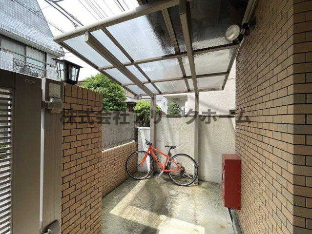 武蔵野市西久保３丁目のアパートのロビー
