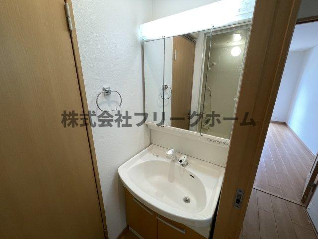 武蔵野市西久保３丁目のアパートの洗面所