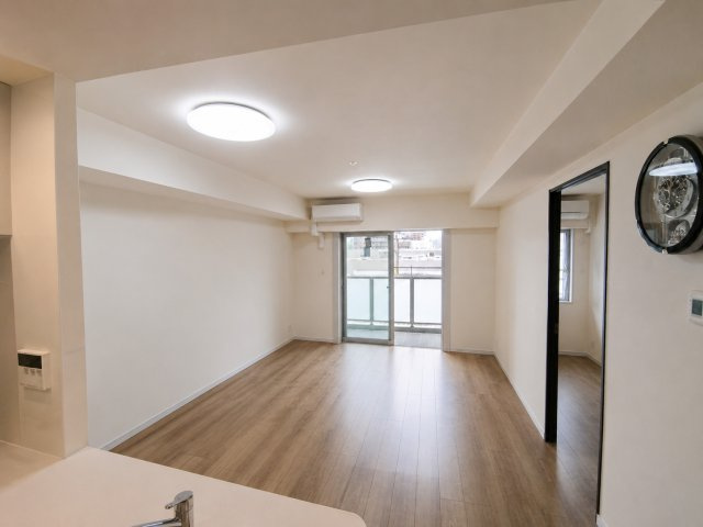 プレシス東陽町の居間・リビング|AI加工で空室に近い状態にしております