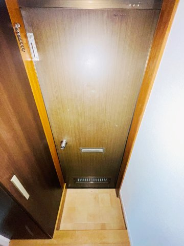 エムエーハイツの玄関
