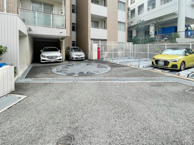 ジークレフ夙川フラットの駐車場