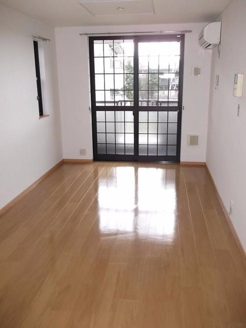 2階のお部屋になります。