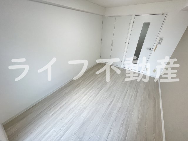 アールエス菱屋西の内装|明るい室内です