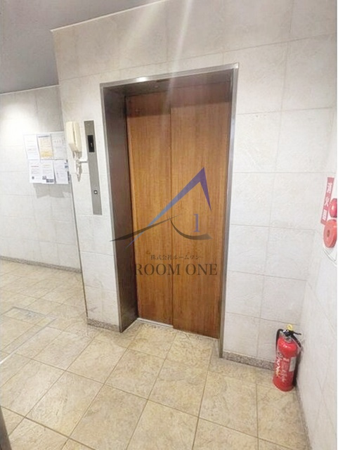 ラウスパレス三軒茶屋のその他共用部分|エレベーターです。