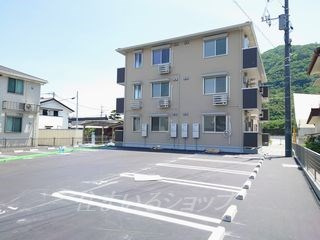フェリーチェ亀山　Ａ棟の駐車場