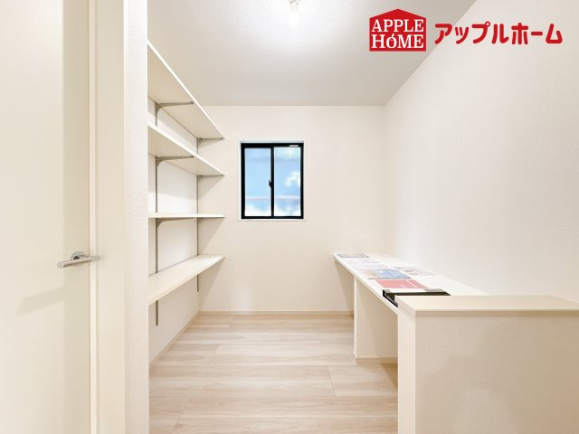 [新築住宅] 鴻巣市宮前 9期 全1棟のその他|可動棚＆スタディカウンター