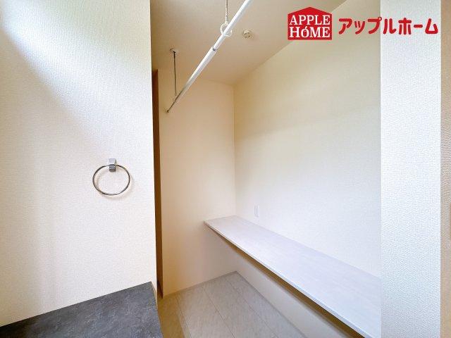 [新築住宅] 鴻巣市登戸 第2 全3棟の脱衣所|パウダールーム内ににカウンターあり