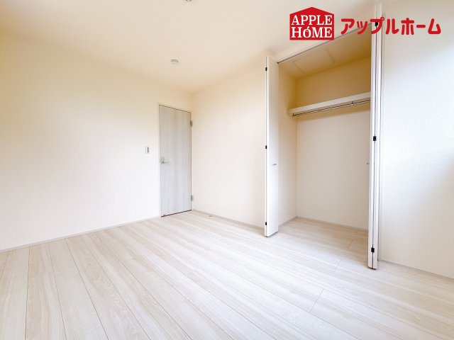 [新築住宅] 鴻巣市登戸 第2 全3棟の洋室|２階居室は全室収納あり！たっぷりある収納活用でお部屋もキレイを保てます♪