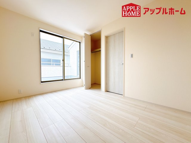 [新築住宅] 鴻巣市登戸 第2 全3棟の洋室|２階居室は全室収納あり！たっぷりある収納活用でお部屋もキレイを保てます♪