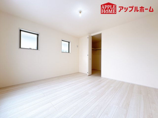 [新築住宅] 鴻巣市登戸 第2 全3棟の洋室|２階居室は全室収納あり！たっぷりある収納活用でお部屋もキレイを保てます♪