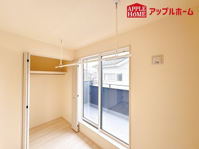 [新築住宅] 鴻巣市人形1丁目 全1棟の洋室|２階居室は全室収納あり！たっぷりある収納活用でお部屋もキレイを保てます♪