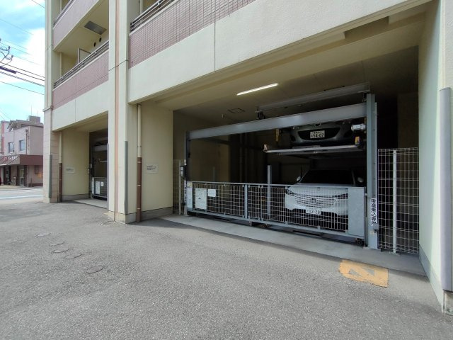 レジデンス金山スクエア　名古屋市賃貸 仲介手数料無料の駐車場
