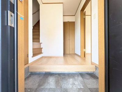【玄関】 | 池田市荘園1丁目テラスハウス　