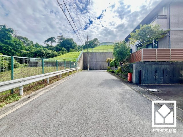 宇治市平尾台３丁目の前面道路含む現地写真