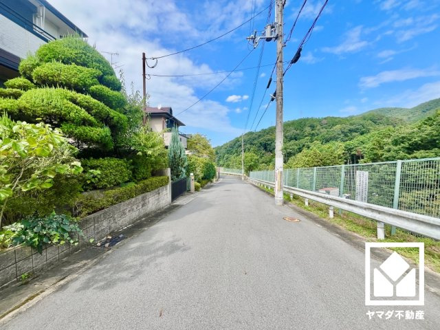 宇治市平尾台３丁目の前面道路含む現地写真